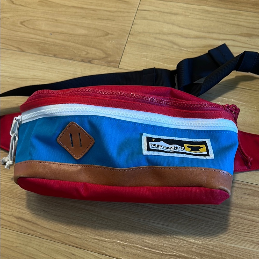 Sporty Red and Blue Mountainsmith “Trippin Fanny” Belt Bag with Adjustable Strap